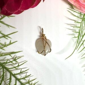 NEW⚜️Quartz Wire Wrapped Heart Pendant Charm